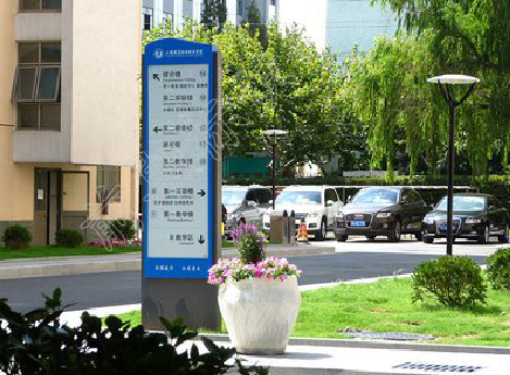  新安传统的学校标识系统有什么问题？